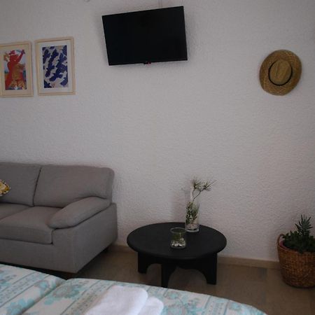 Sunset Rooms Agia Marina  Екстериор снимка