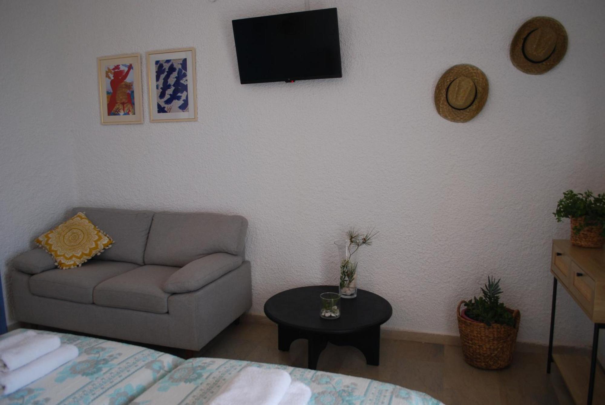 Sunset Rooms Agia Marina  Екстериор снимка