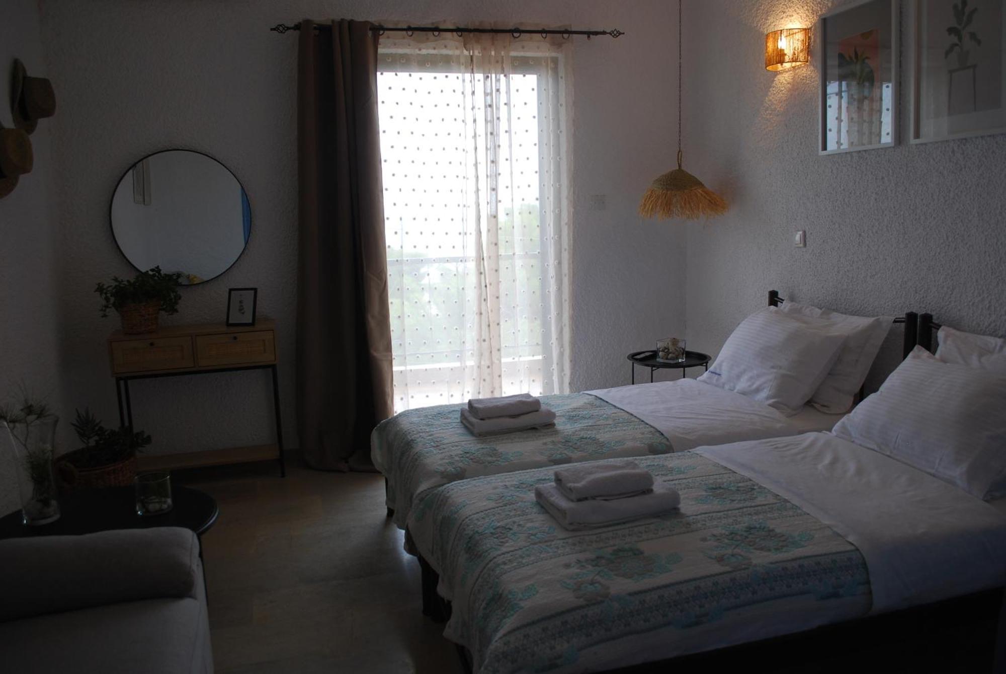 Sunset Rooms Agia Marina  Екстериор снимка