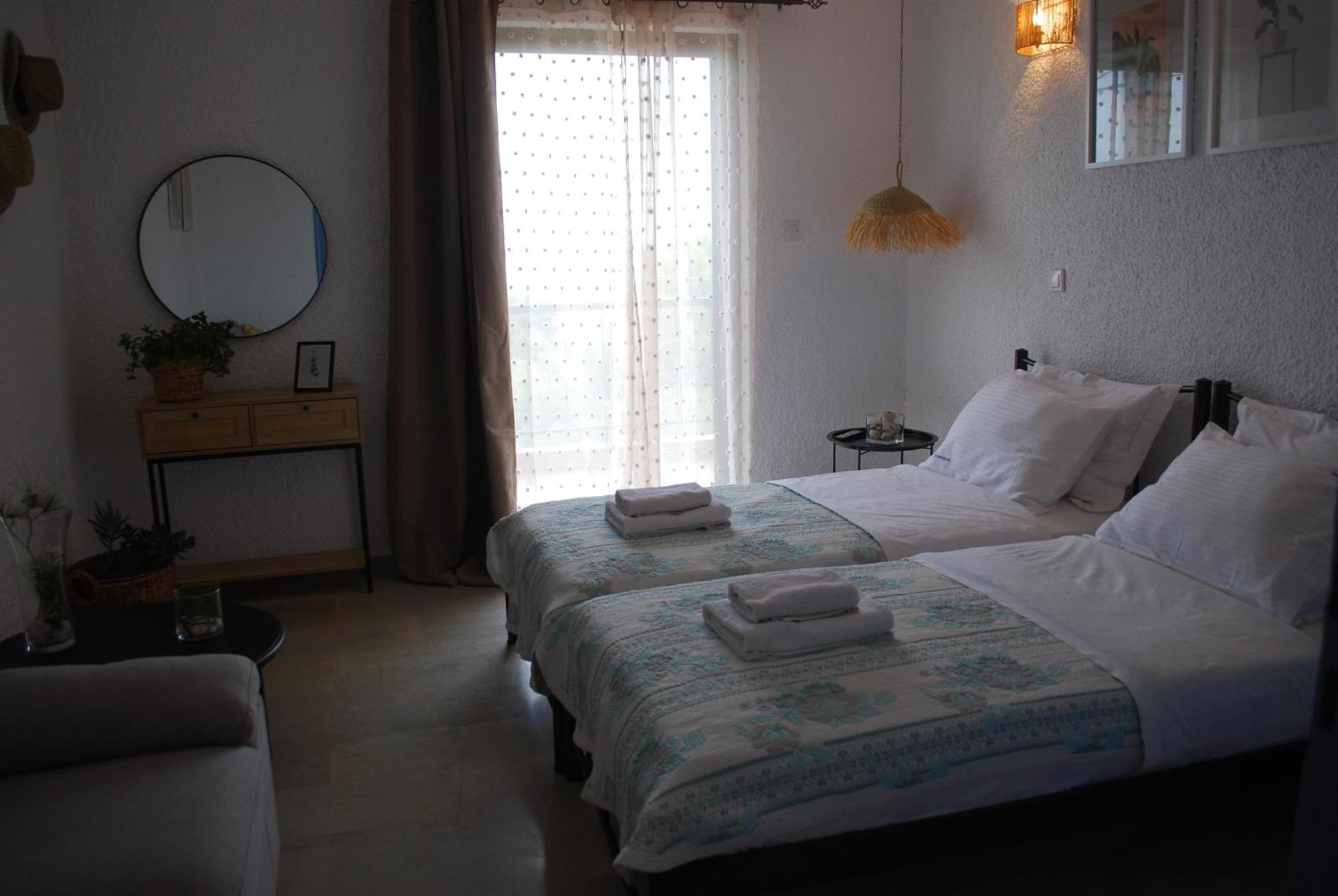 Sunset Rooms Agia Marina  Екстериор снимка