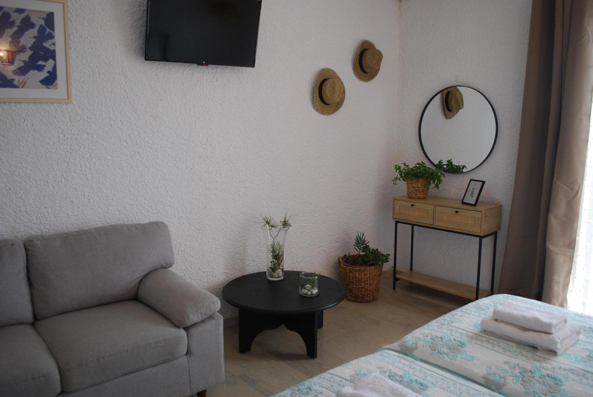 Sunset Rooms Agia Marina  Екстериор снимка