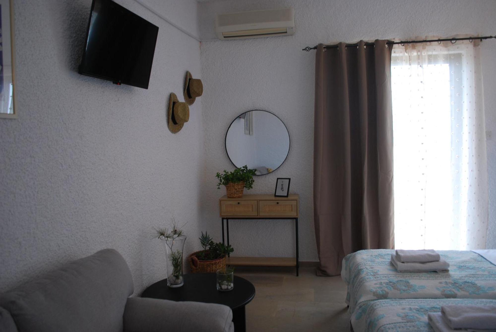 Sunset Rooms Agia Marina  Екстериор снимка
