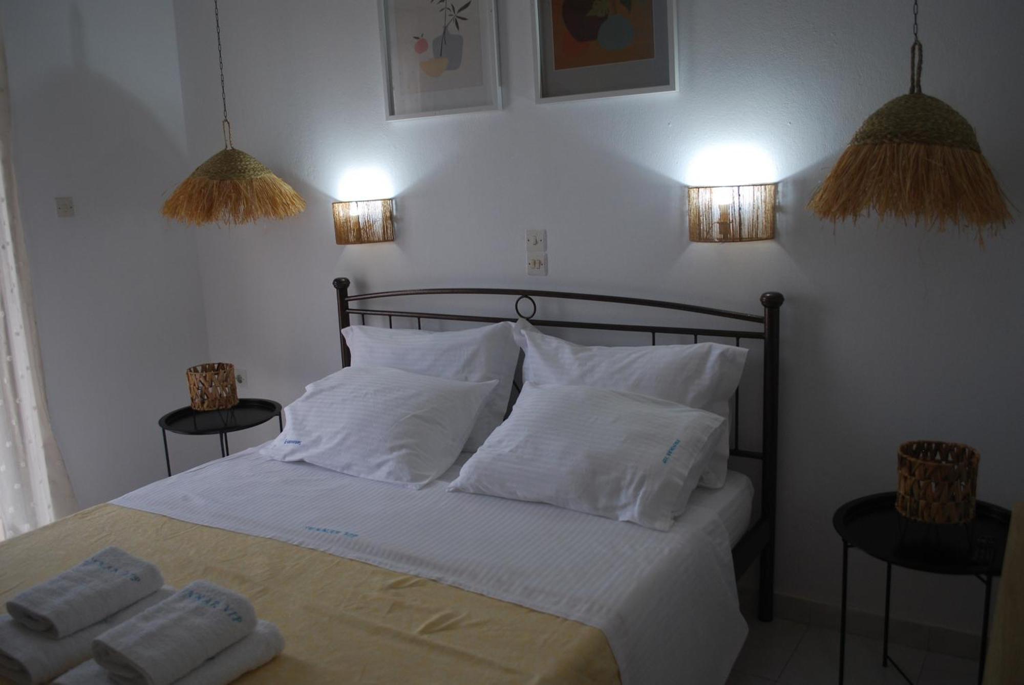 Sunset Rooms Agia Marina  Екстериор снимка