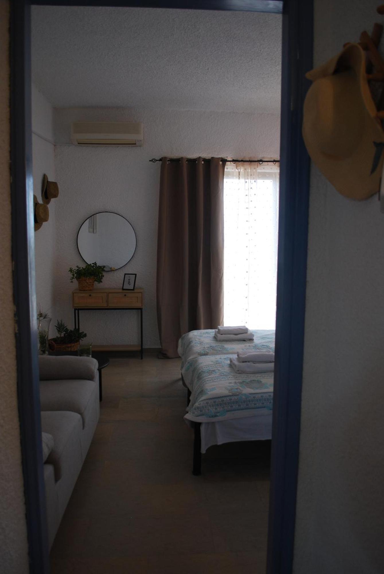Sunset Rooms Agia Marina  Екстериор снимка