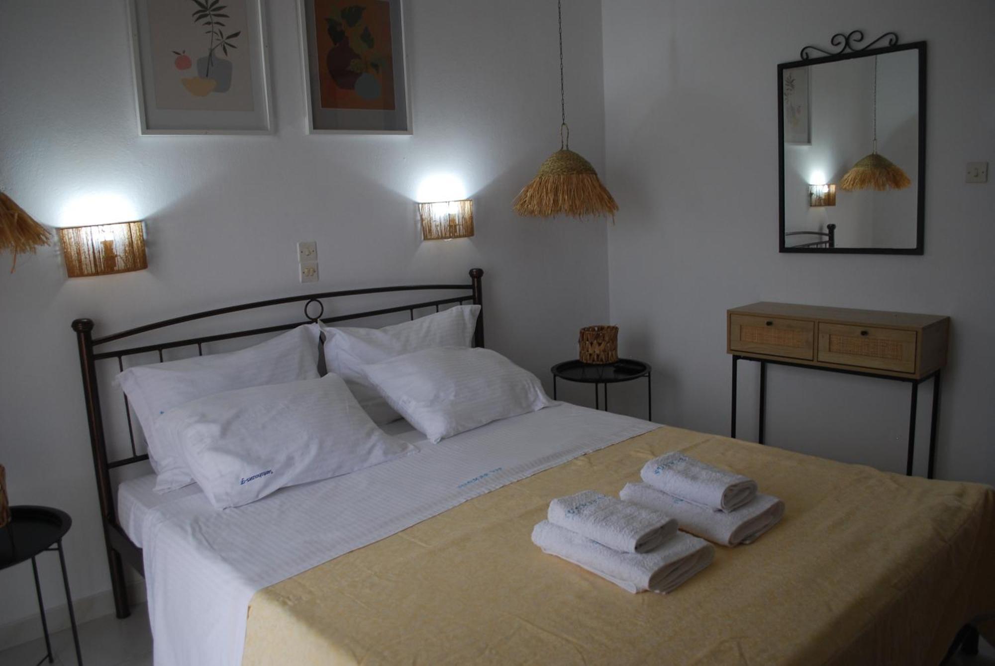 Sunset Rooms Agia Marina  Екстериор снимка