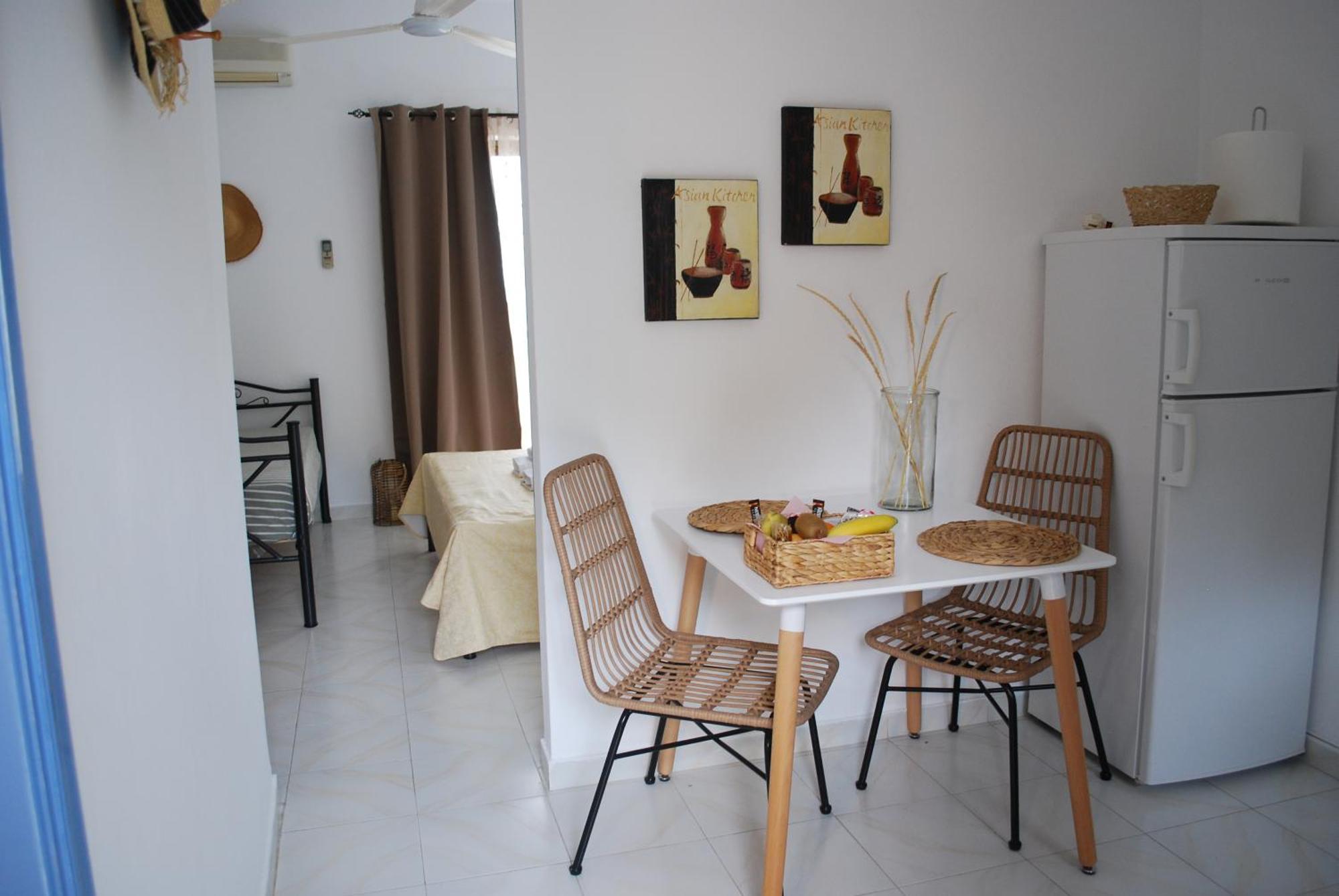 Sunset Rooms Agia Marina  Екстериор снимка