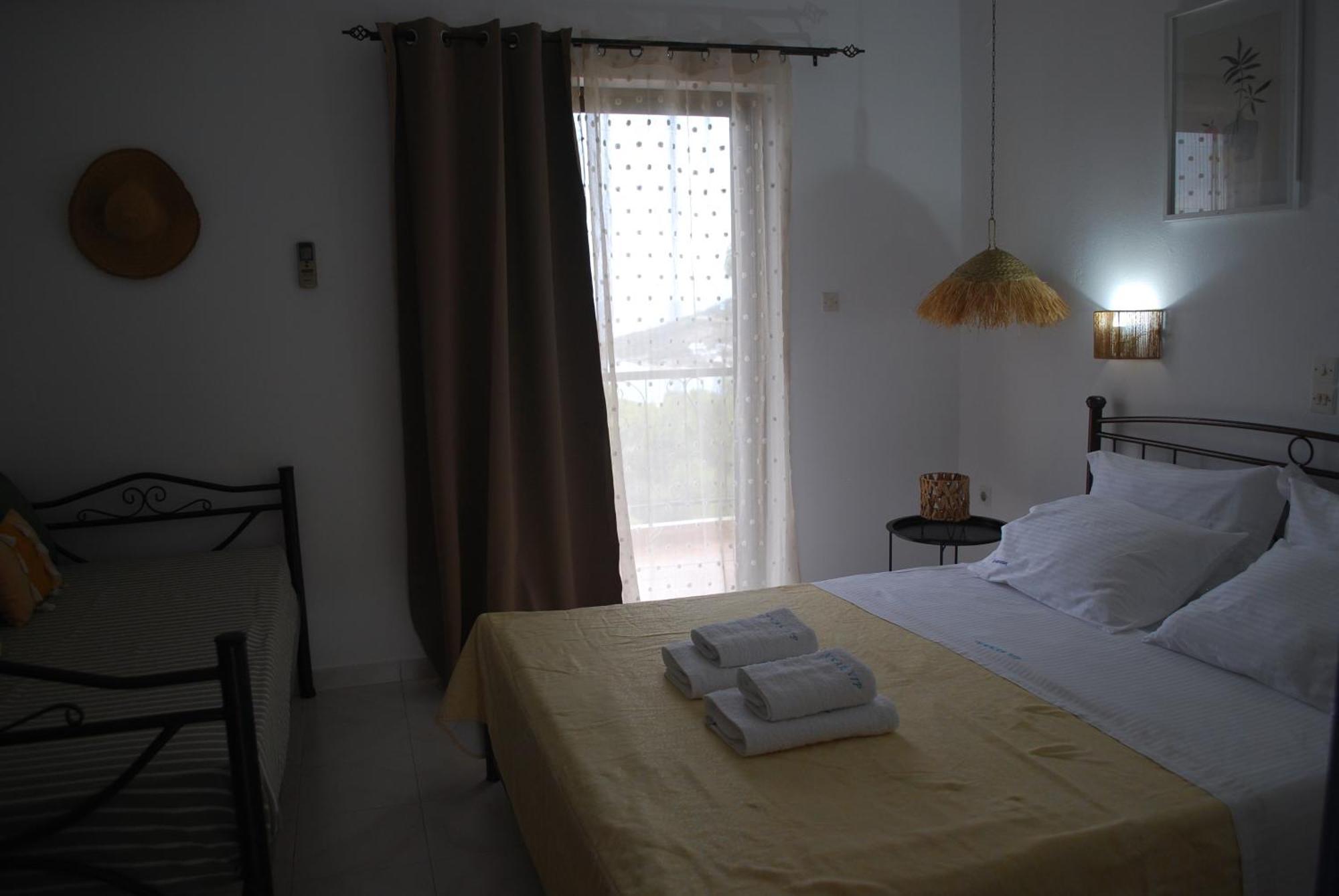 Sunset Rooms Agia Marina  Екстериор снимка