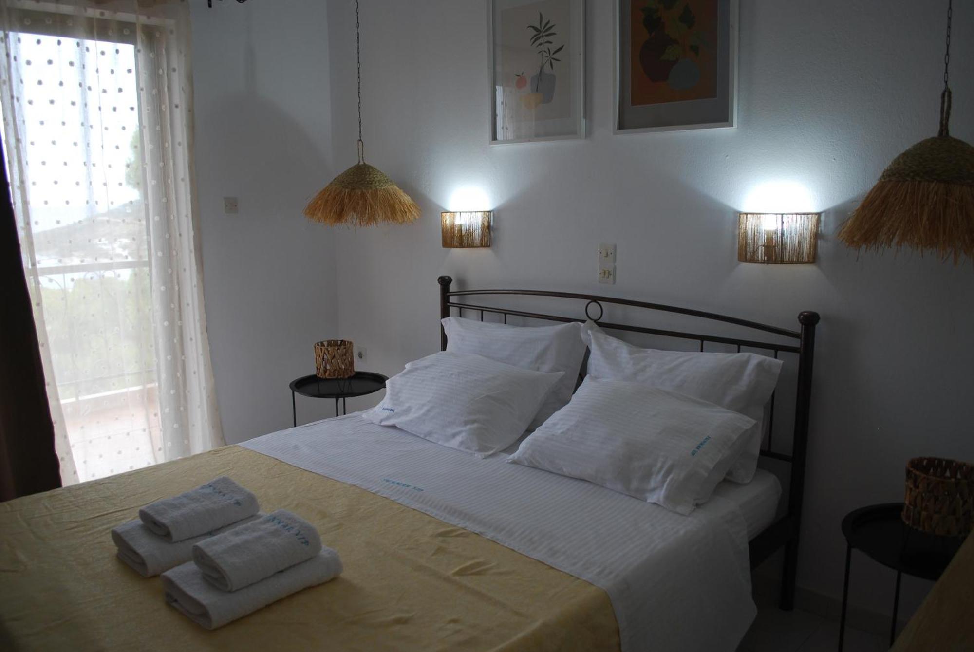 Sunset Rooms Agia Marina  Екстериор снимка