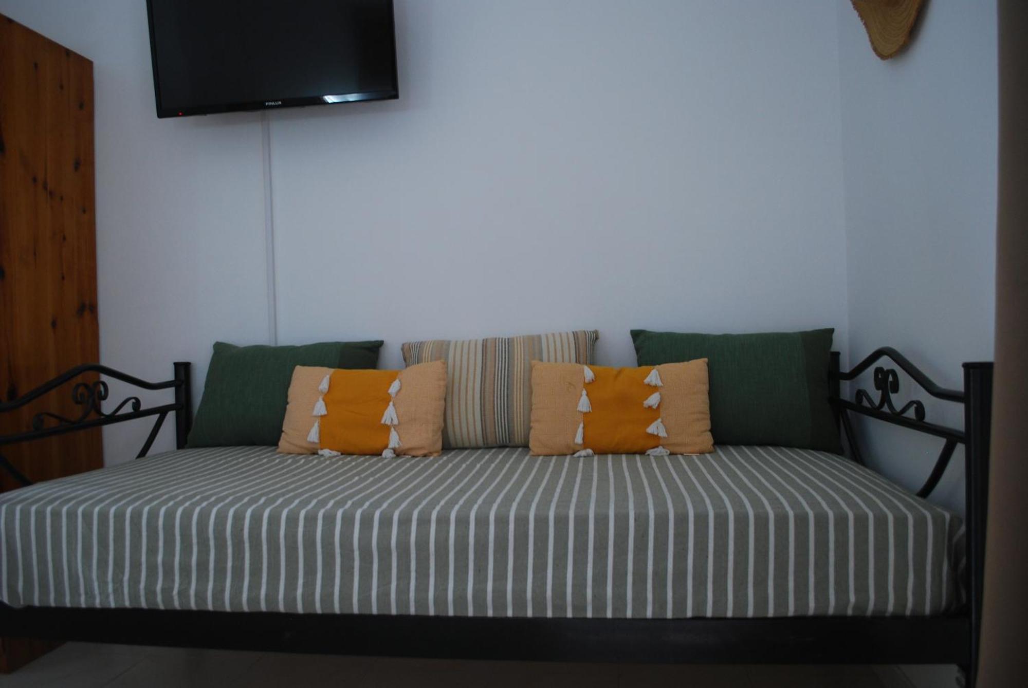 Sunset Rooms Agia Marina  Екстериор снимка