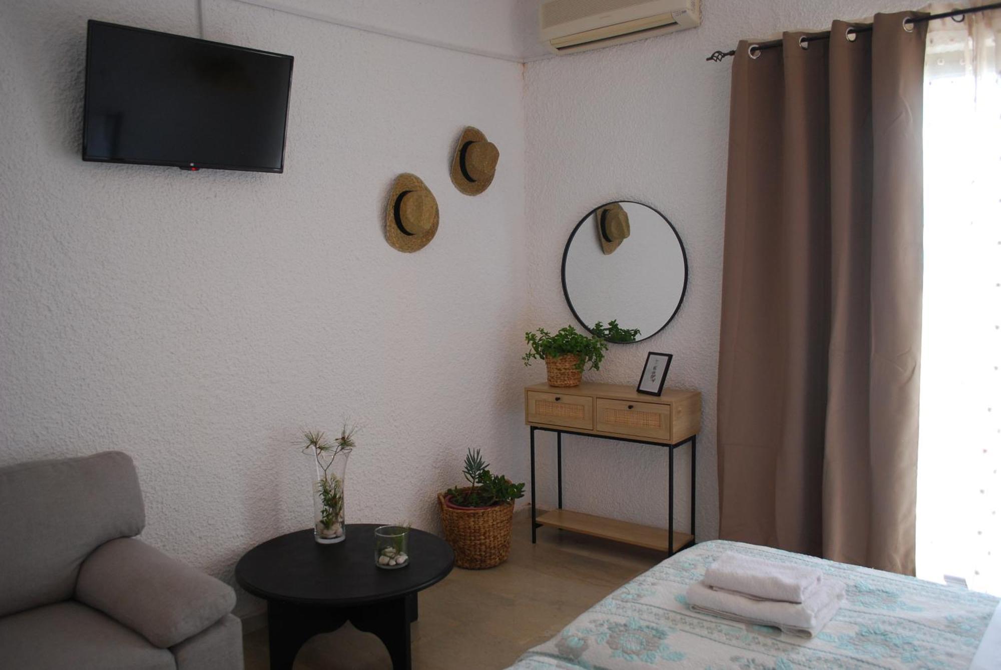 Sunset Rooms Agia Marina  Екстериор снимка
