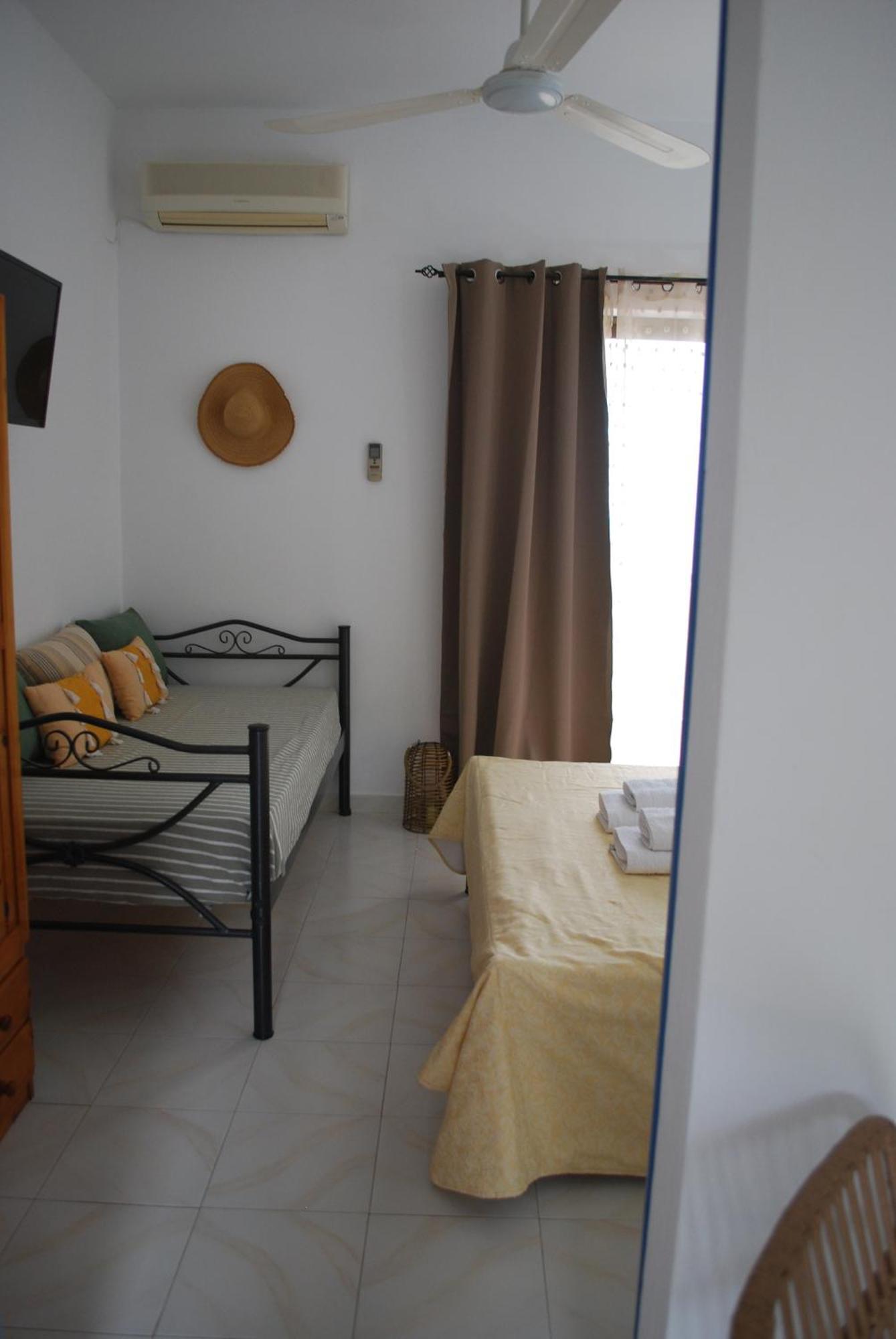 Sunset Rooms Agia Marina  Екстериор снимка
