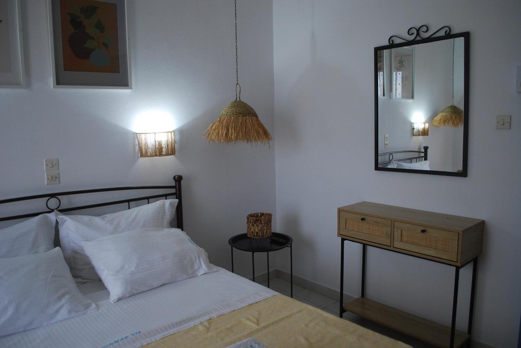 Sunset Rooms Agia Marina  Екстериор снимка