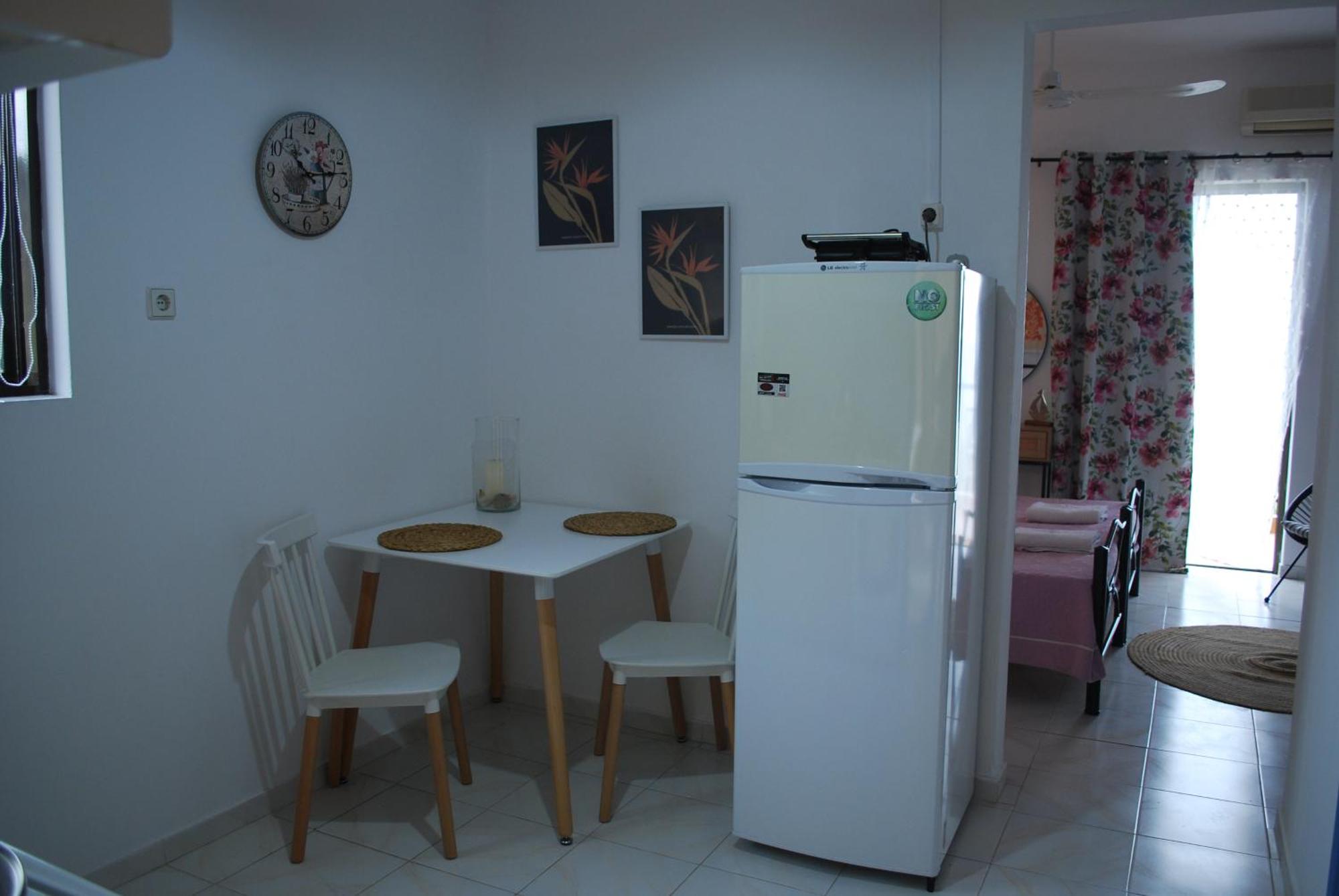 Sunset Rooms Agia Marina  Екстериор снимка